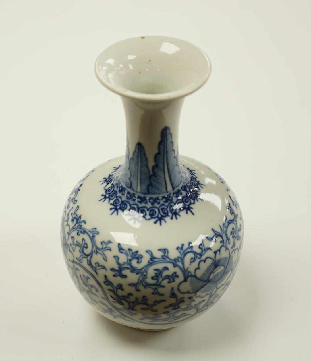 A small Chinese blue and white vase, late 19th century 15.5cm